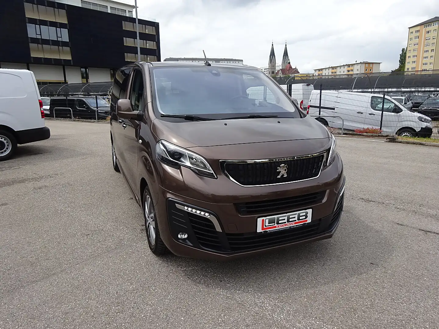 Peugeot Traveller Business VIP L2 BlueHDI 180 S&S EAT8 Braun - 2