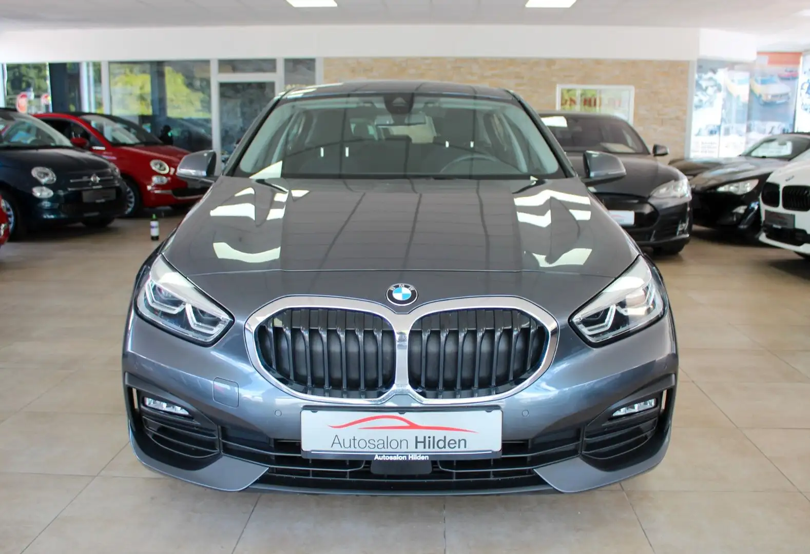 BMW 116 d Automatik Navi PDC LED Live Cockpit 1.Hand Grijs - 2