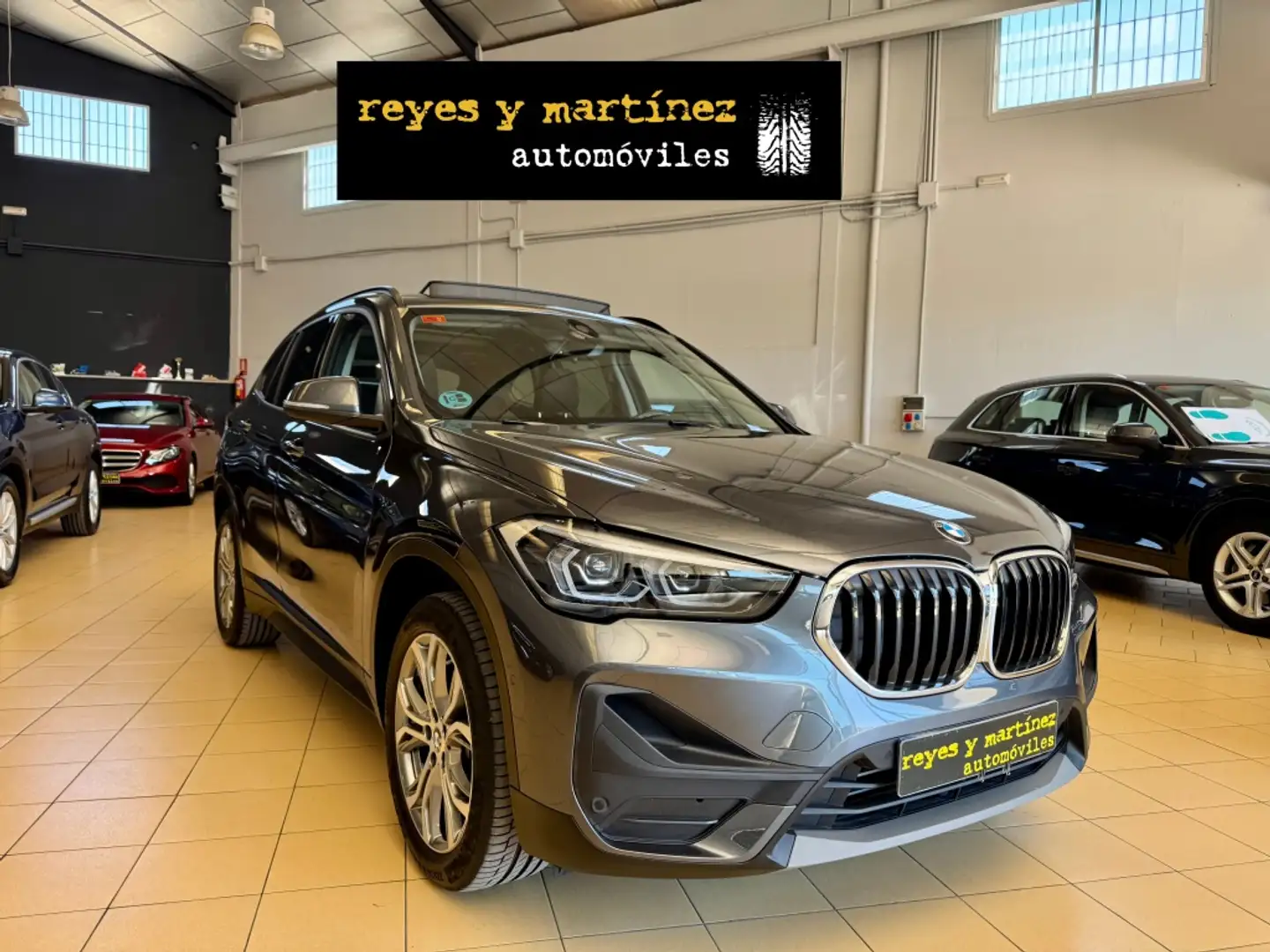 BMW X1 sDrive 18iA Gris - 2