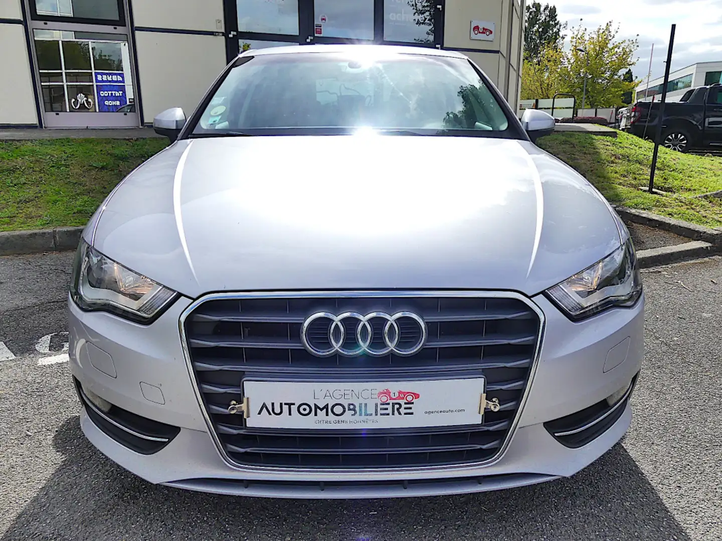 Audi A3 1.6 TDI 110 AMBITION Plateado - 2