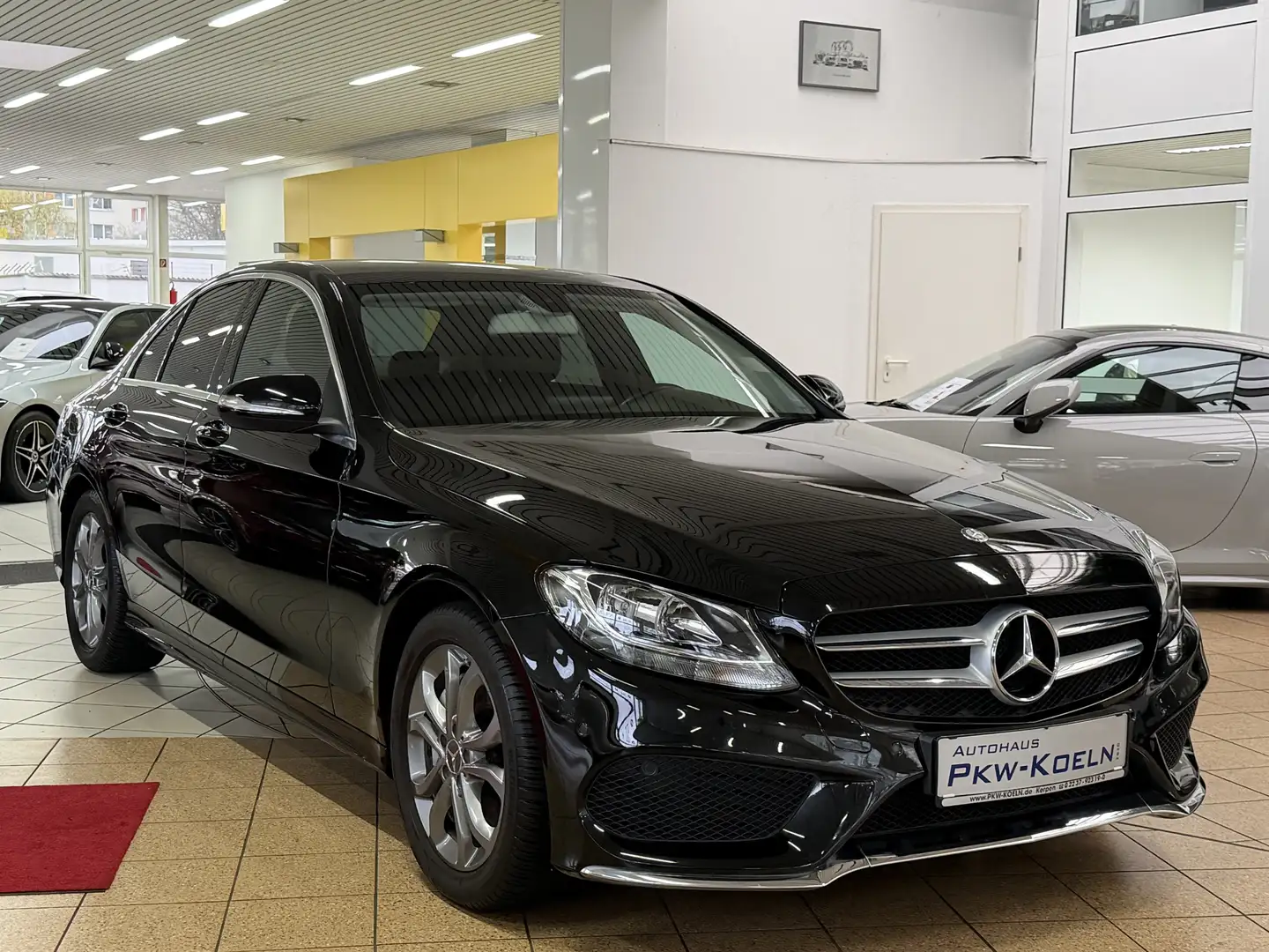 Mercedes-Benz C 180 CGI AMG-LiNE Schwarz - 2