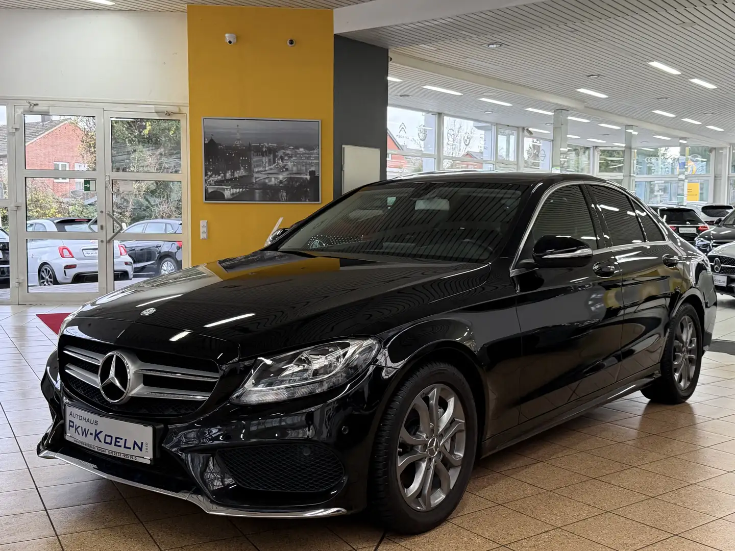 Mercedes-Benz C 180 CGI AMG-LiNE Schwarz - 1