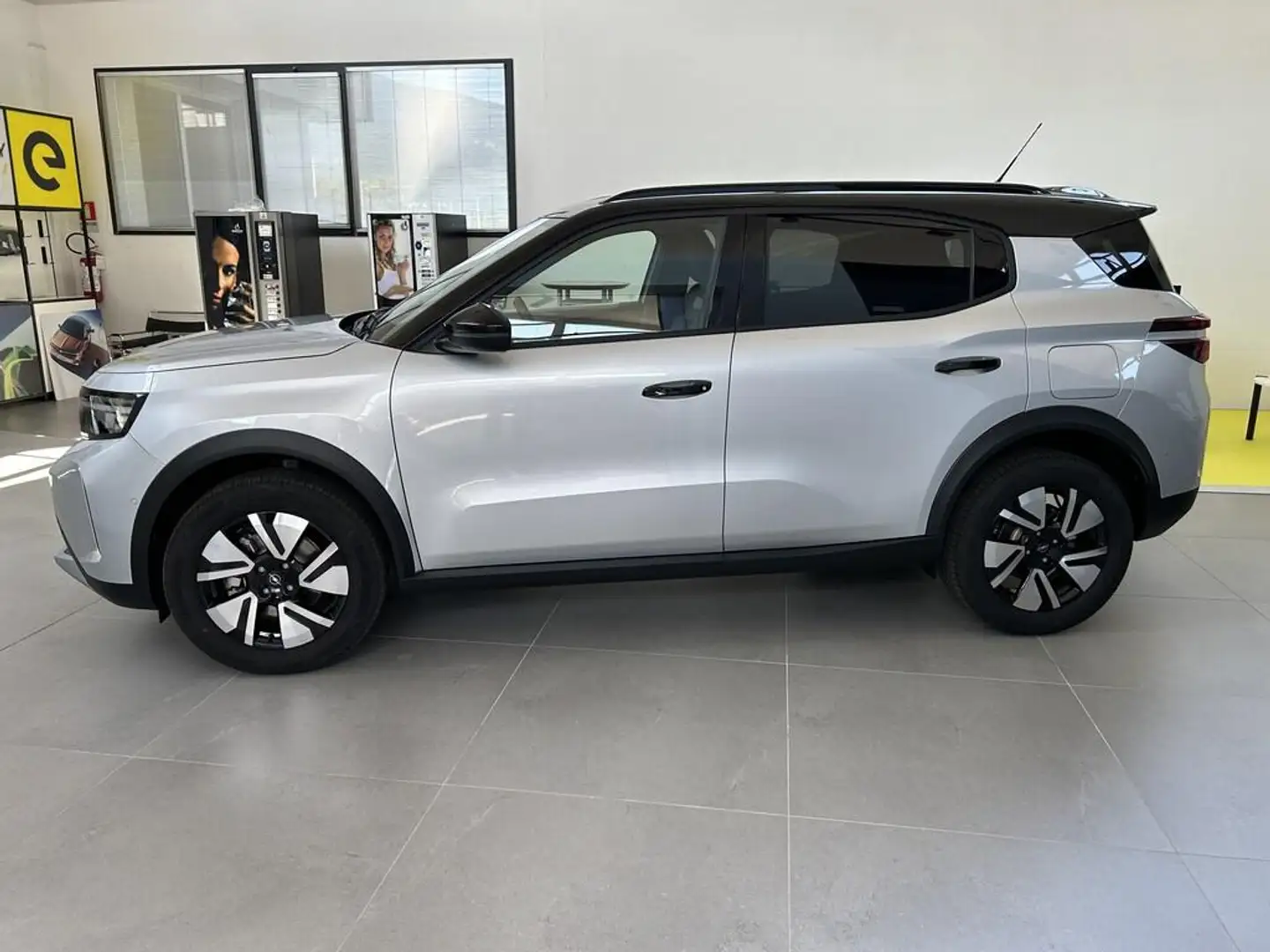 Opel Frontera full electric GS 113cv auto Stříbrná - 2
