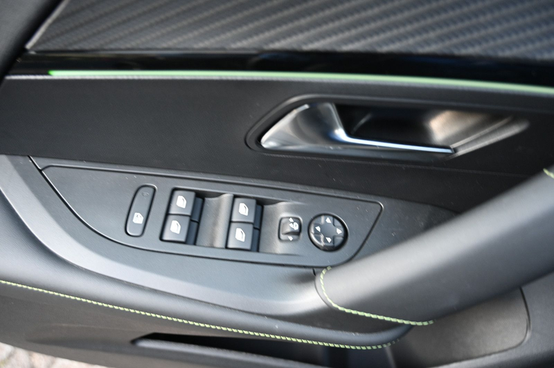 Peugeot e-2008 2008 e- GT Navi Cam180°  1.Hd LED Leder — photo 11