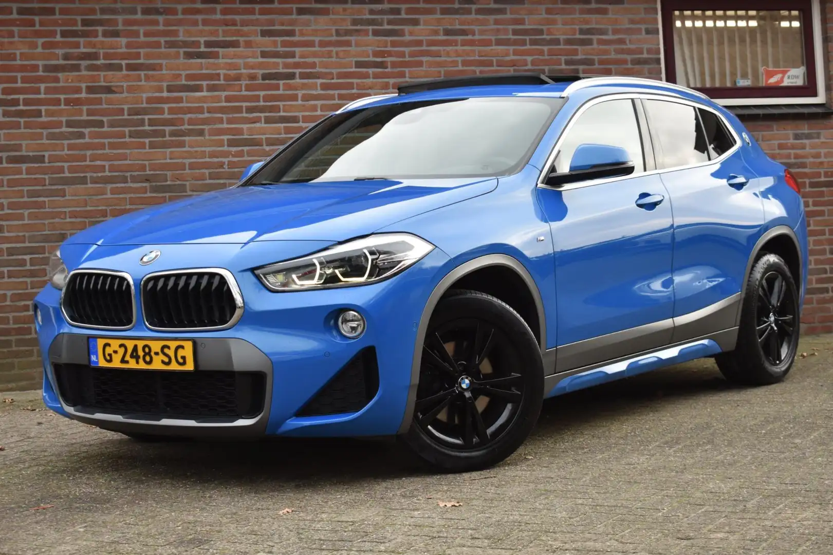 BMW X2 SDrive18d High Executive '18 LED Pano Clima Navi C Blauw - 1