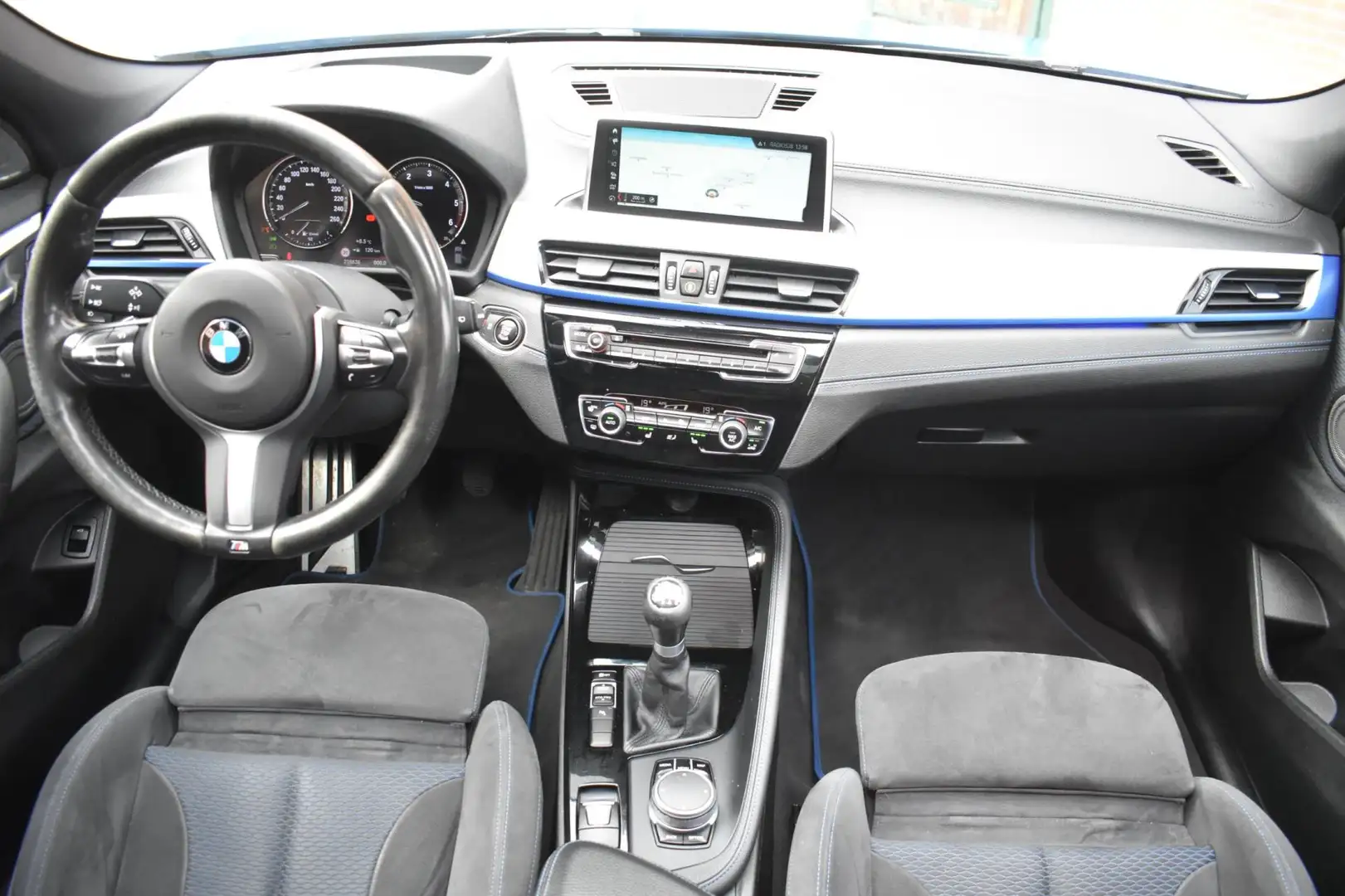 BMW X2 SDrive18d High Executive '18 LED Pano Clima Navi C Blauw - 2