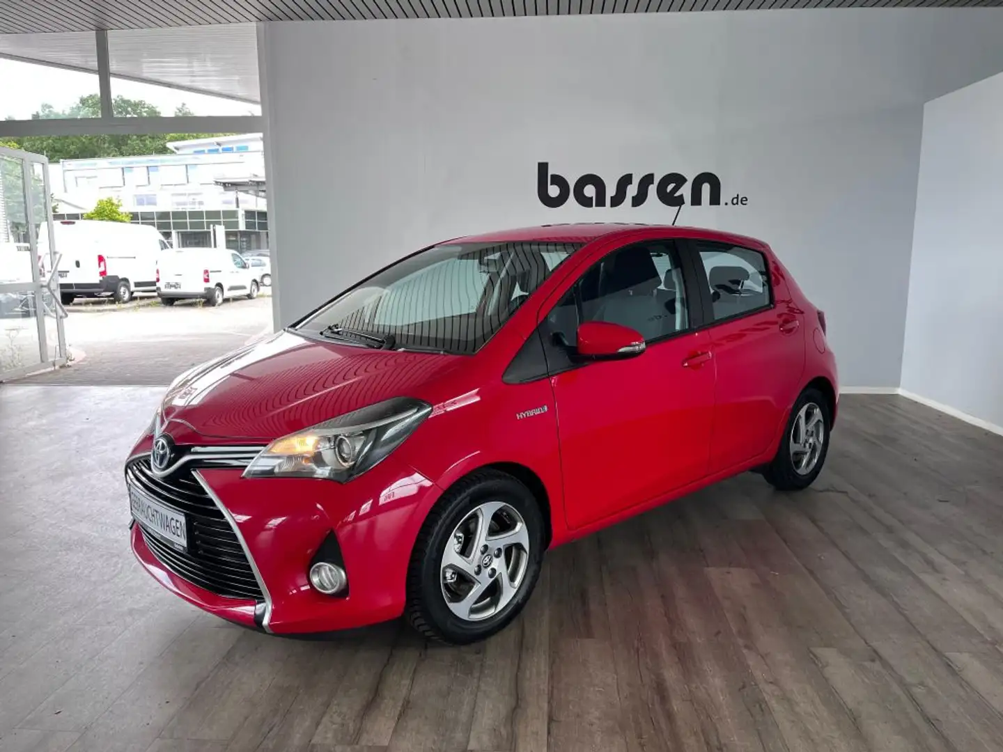 Toyota Yaris Hybrid 1.5 VVT-i Comfort Rosso - 2
