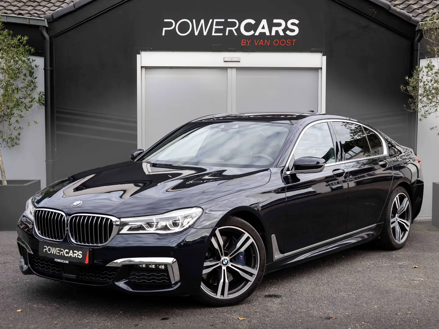 BMW 740 d xDrive  M Sport HUDSunroofSoftcloseMassage Schwarz - 1