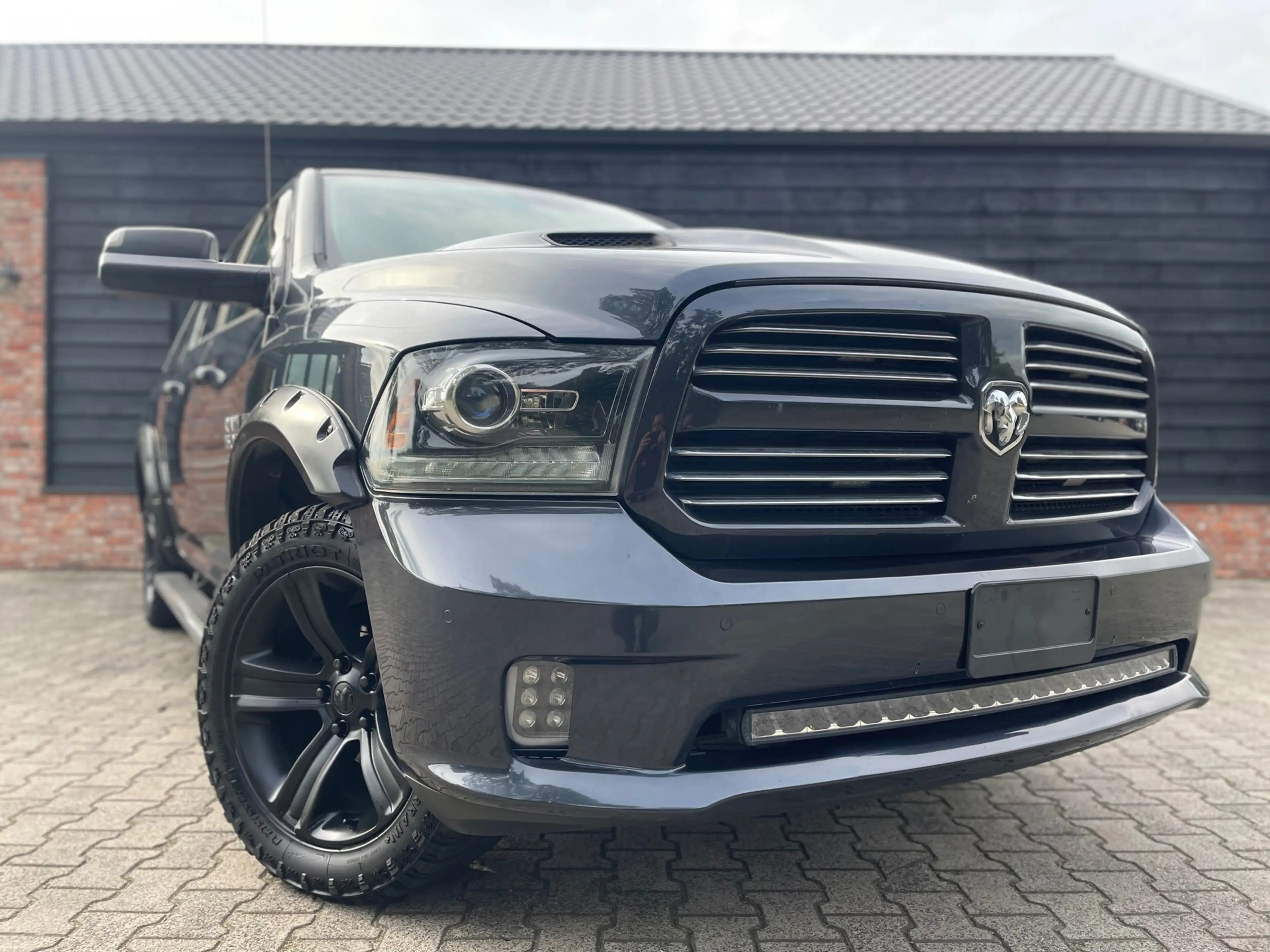 Dodge RAM 1500 5.7 V8 4x4 Crew Cab Sport - LPG - Pano - Hard — photo 5