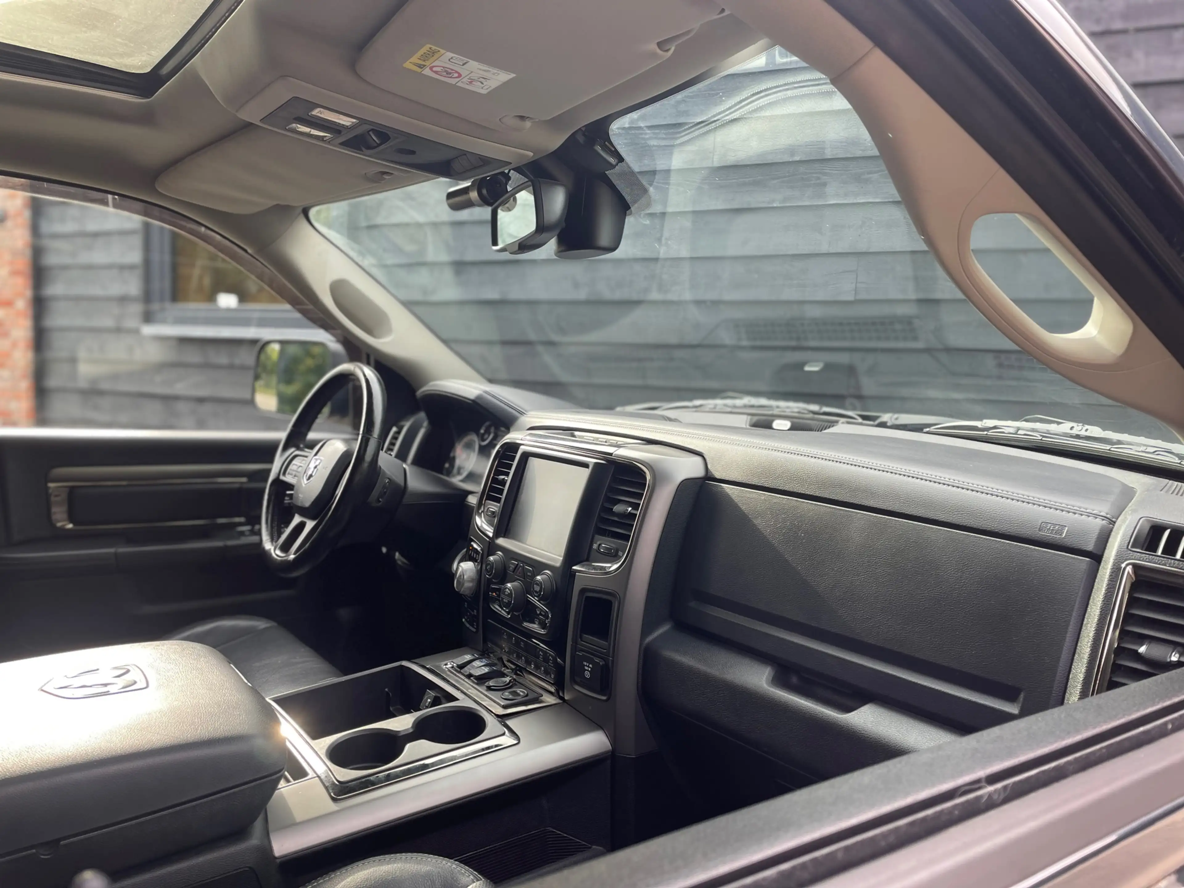 Dodge RAM 1500 5.7 V8 4x4 Crew Cab Sport - LPG - Pano - Hard — photo 14
