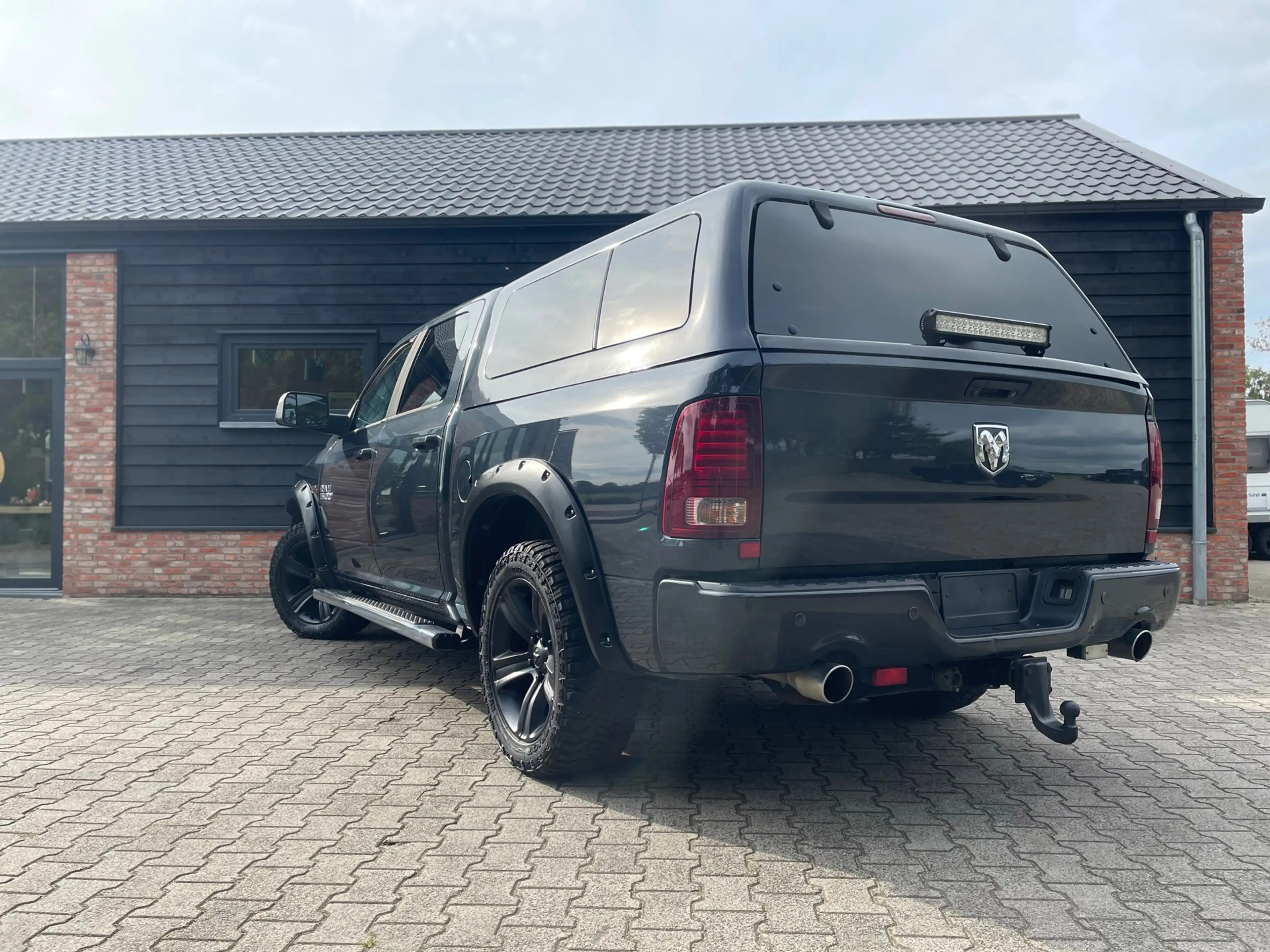 Dodge RAM 1500 5.7 V8 4x4 Crew Cab Sport - LPG - Pano - Hard — photo 3