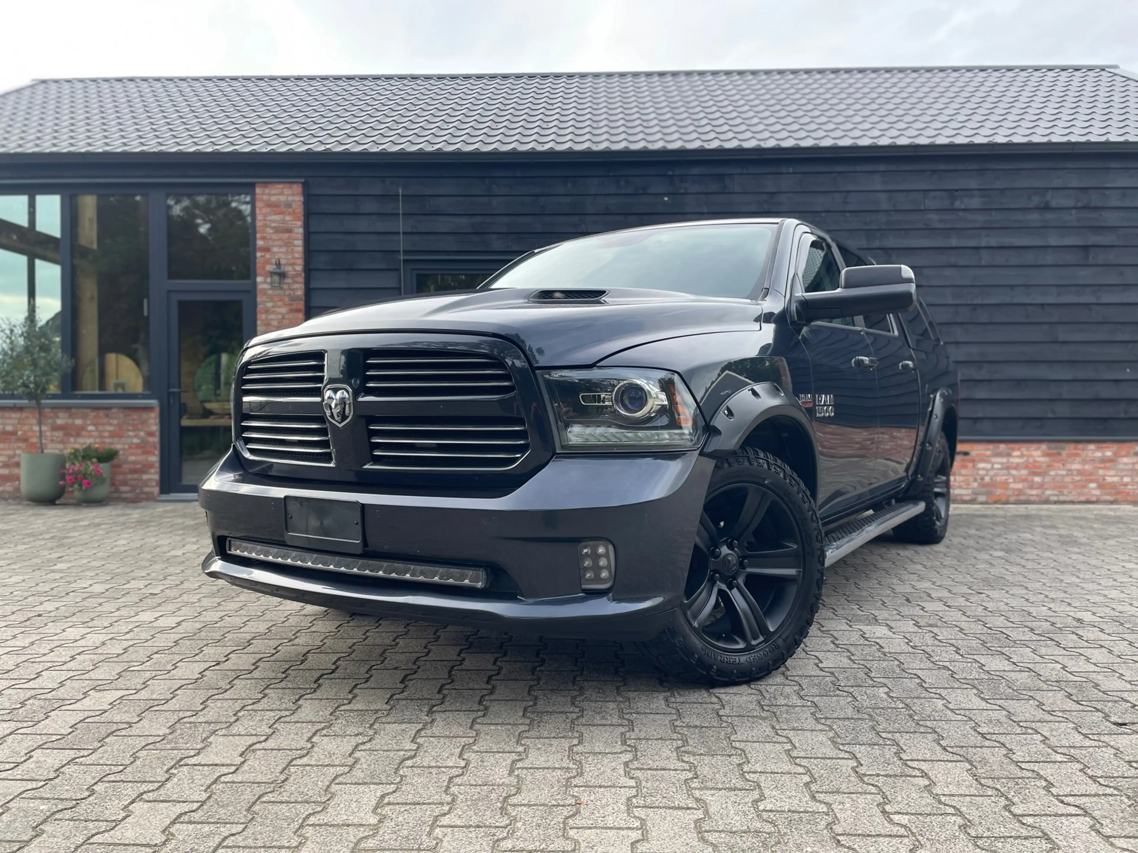 Dodge RAM 1500 5.7 V8 4x4 Crew Cab Sport - LPG - Pano - Hard — photo 2