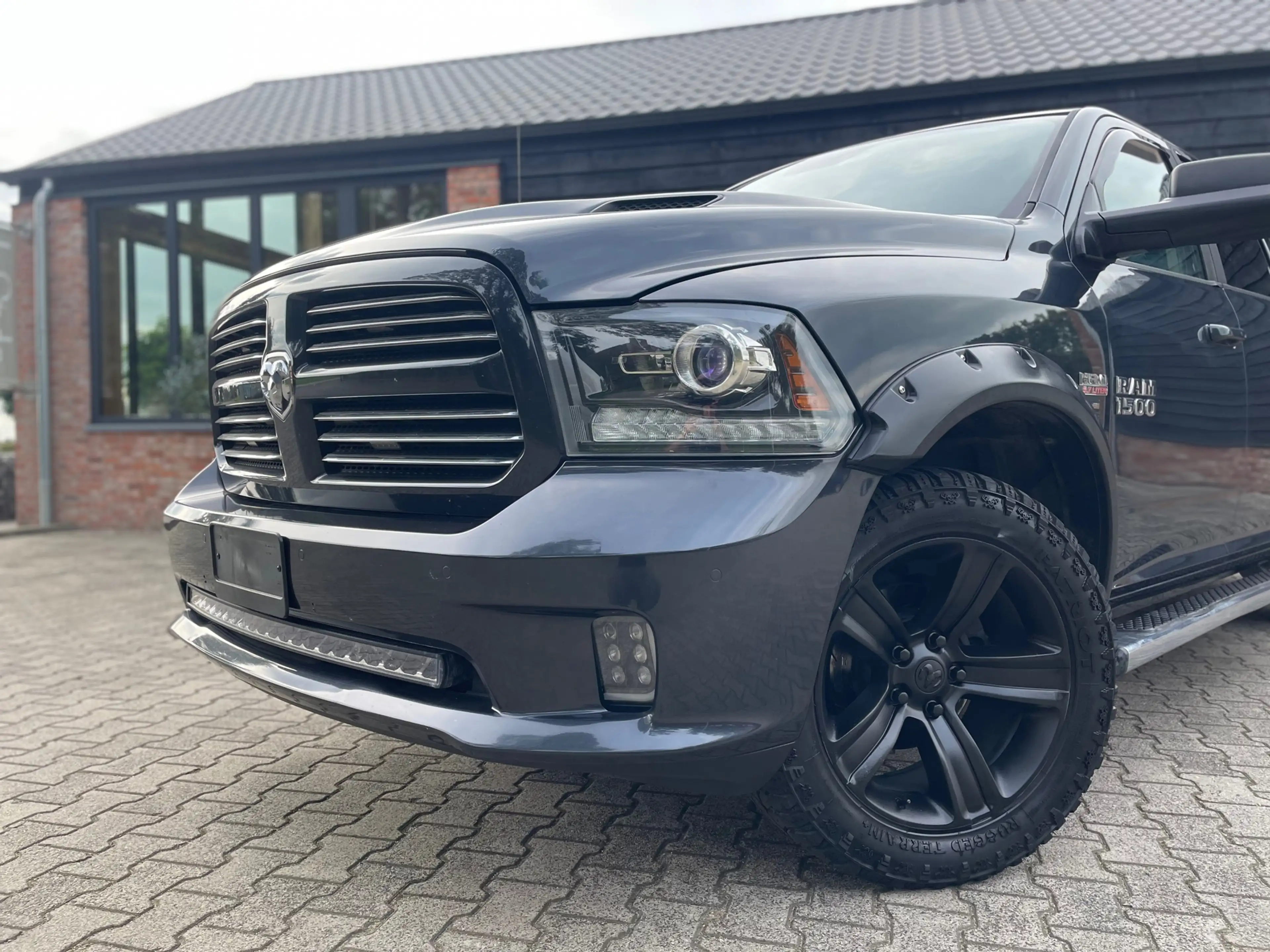 Dodge RAM 1500 5.7 V8 4x4 Crew Cab Sport - LPG - Pano - Hard — photo 6