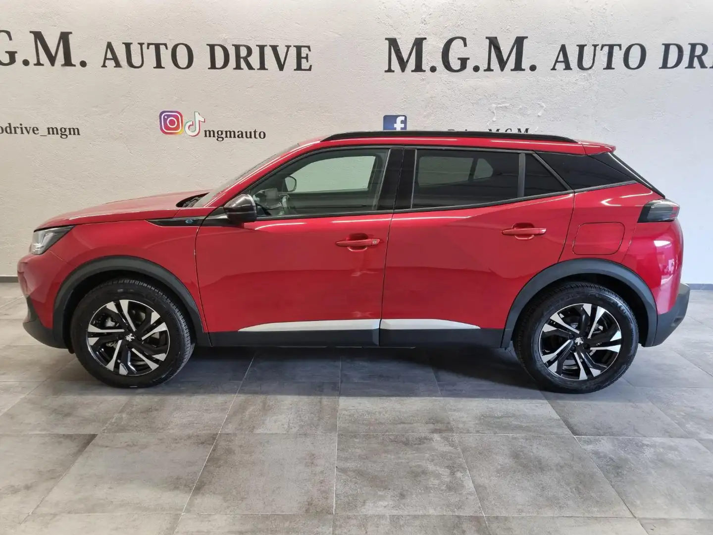 Peugeot 2008 motore elettrico 136 CV Allure Rouge - 2
