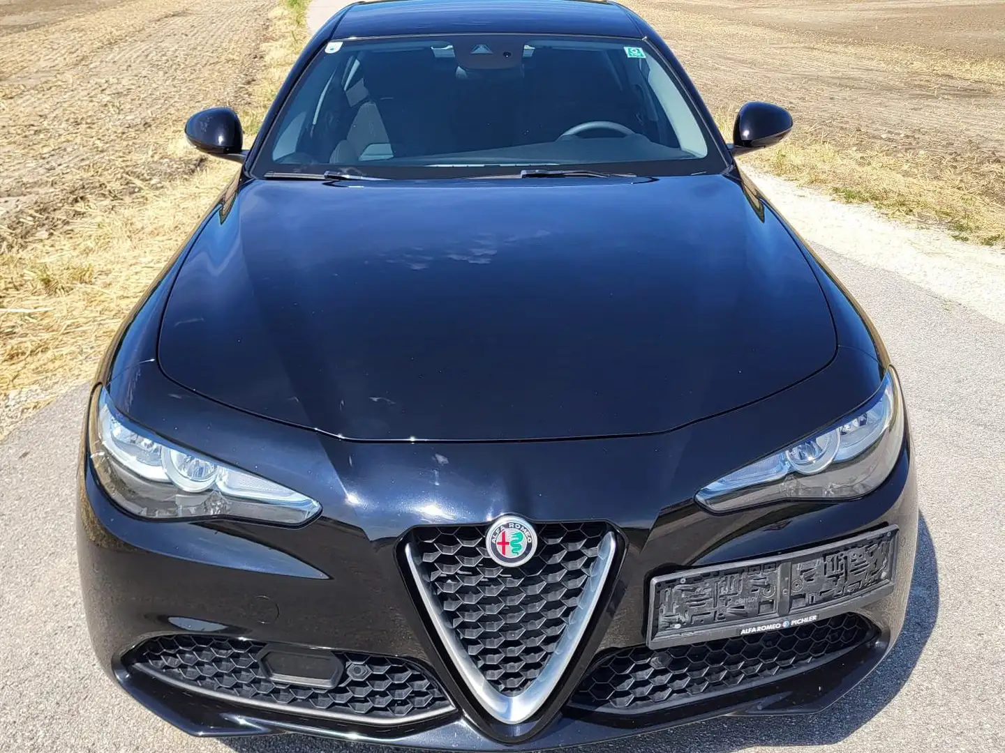 Alfa Romeo Giulia 2,2 136 MTX RWD Schwarz - 2