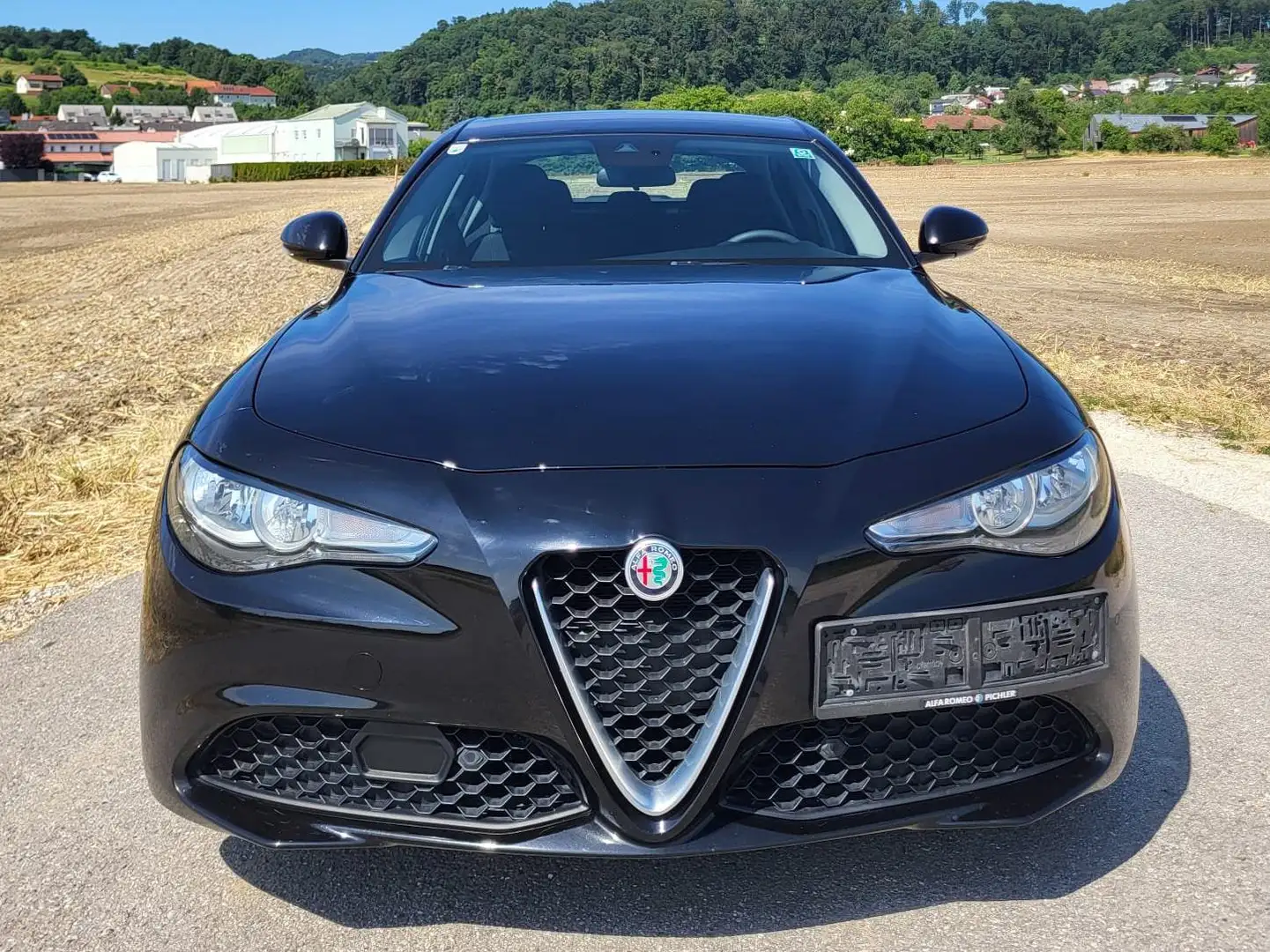 Alfa Romeo Giulia 2,2 136 MTX RWD Schwarz - 1