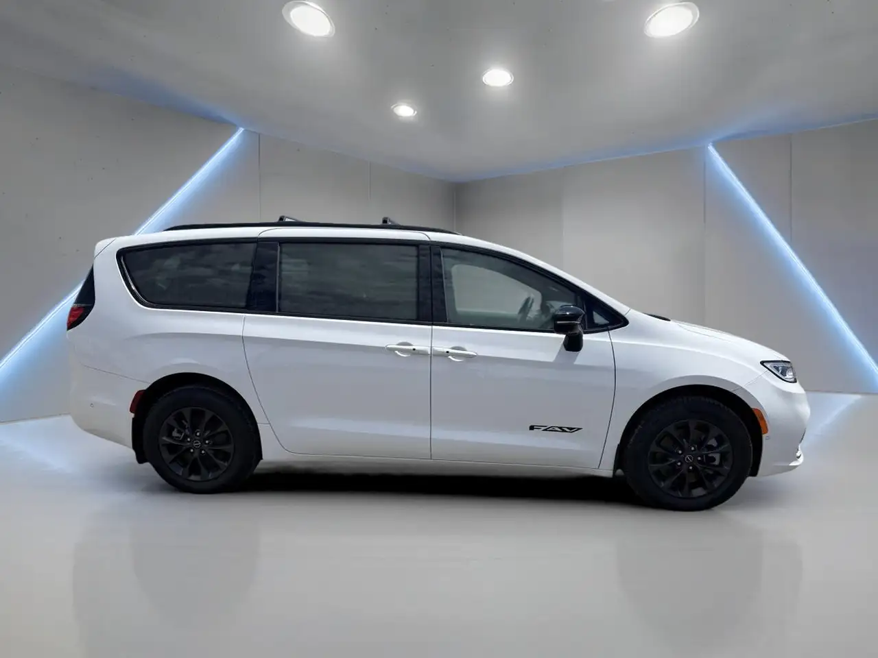 Chrysler Pacifica photo Chrysler Pacifica