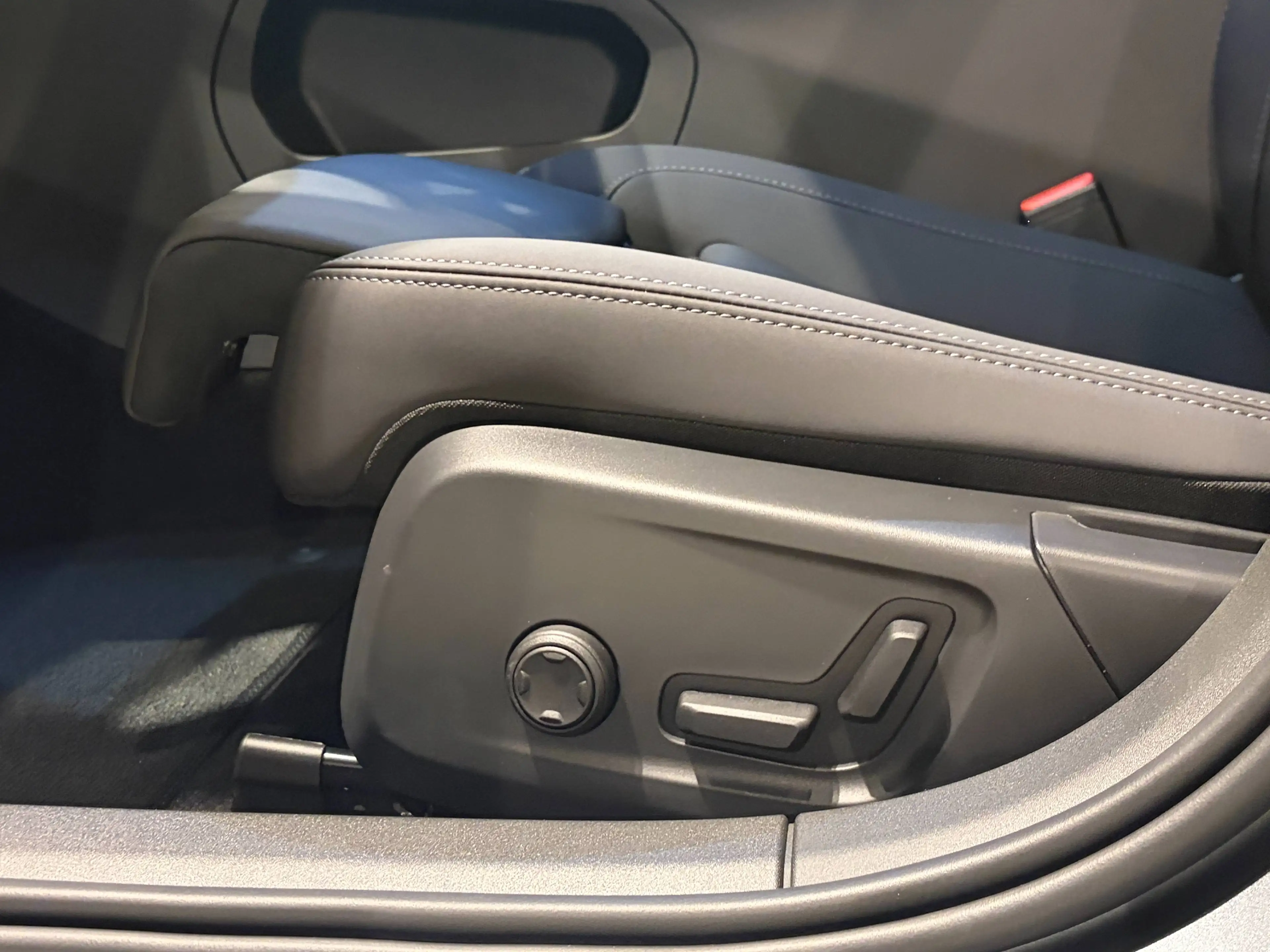 Polestar 2 Polestar 2 82 kWh LRSM + Pilot + Plus + Climate + Prime Pack — photo 6