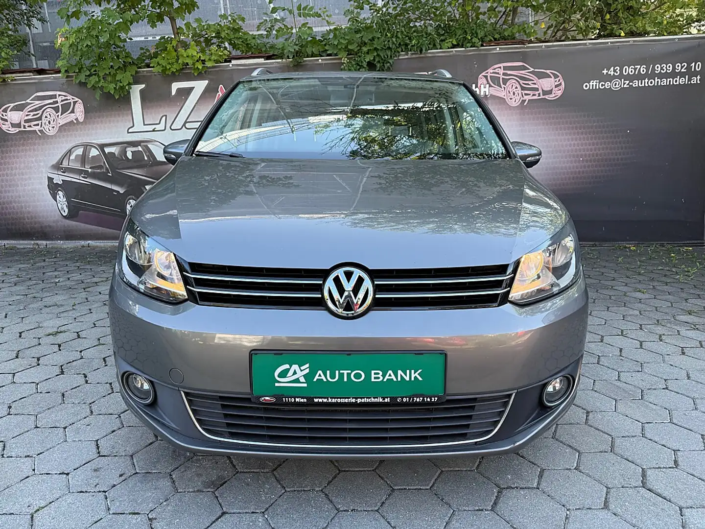 Volkswagen Touran Highline 1,6 TDI DPF DSG Silber - 2