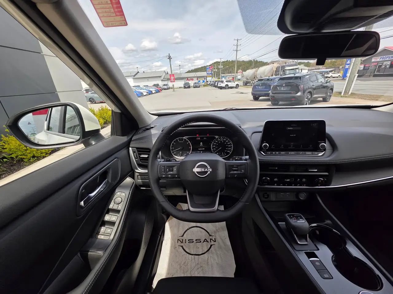 Nissan Rogue снимка Nissan Rogue