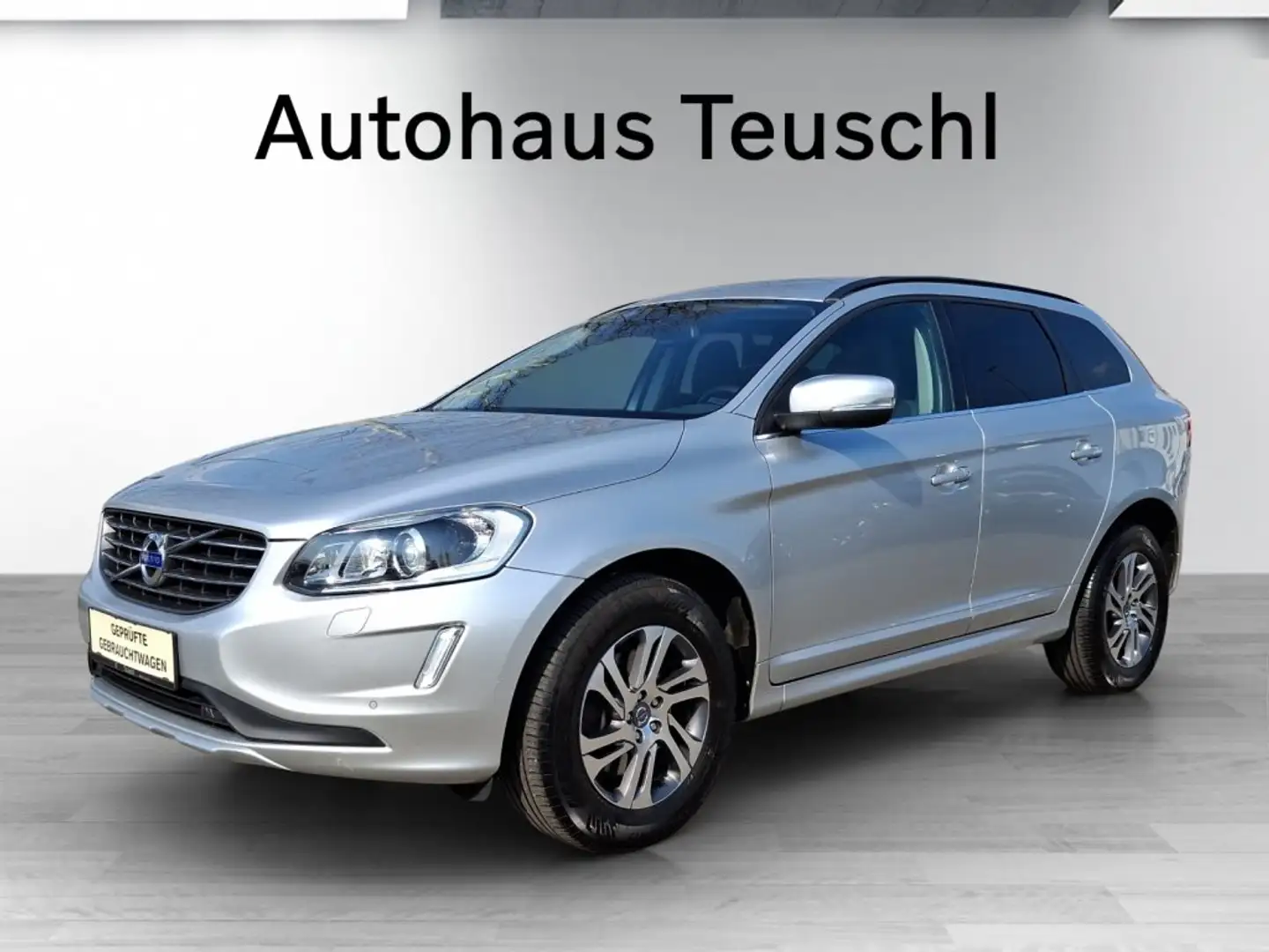 Volvo XC60 D4 Geartronic Momentum Silber - 1