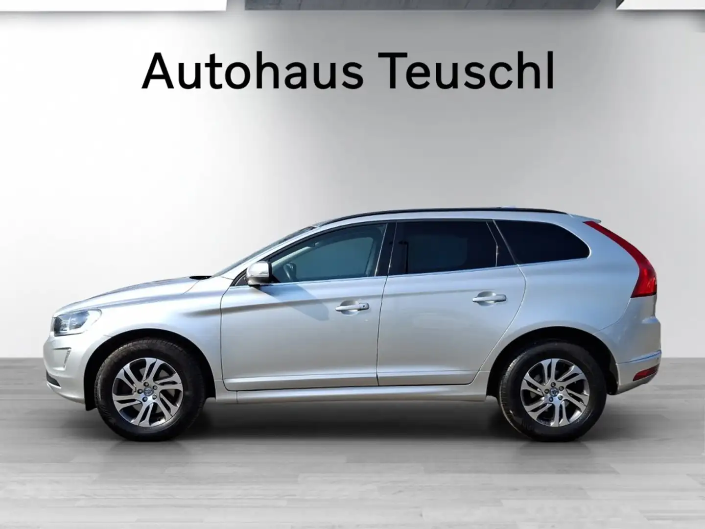 Volvo XC60 D4 Geartronic Momentum Silber - 2