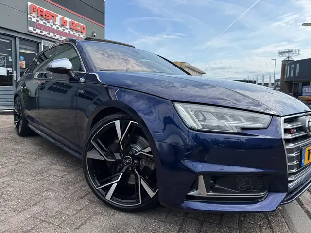 Audi A4 view 7