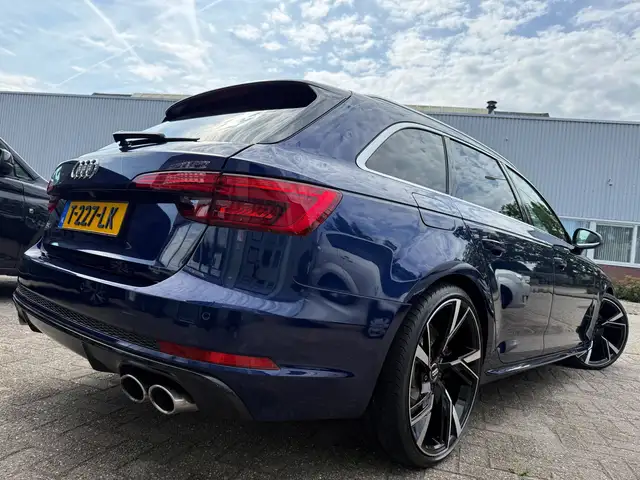 Audi A4 view 6