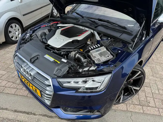 Audi A4 view 24