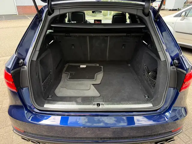 Audi A4 view 23