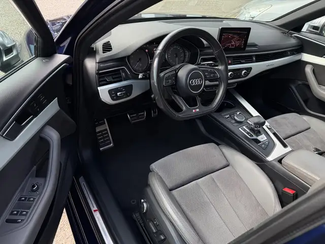 Audi A4 view 14