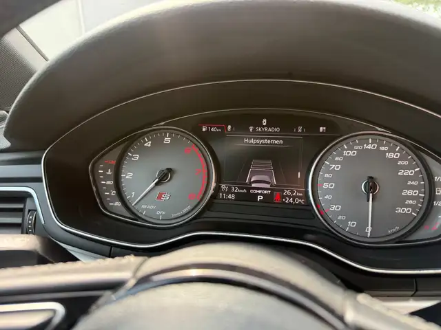 Audi A4 view 22