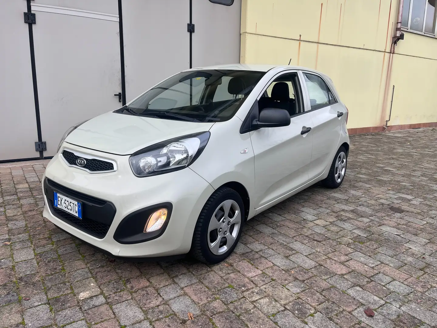 Kia Picanto Picanto II 2011 1.0 City 5p Béžová - 1