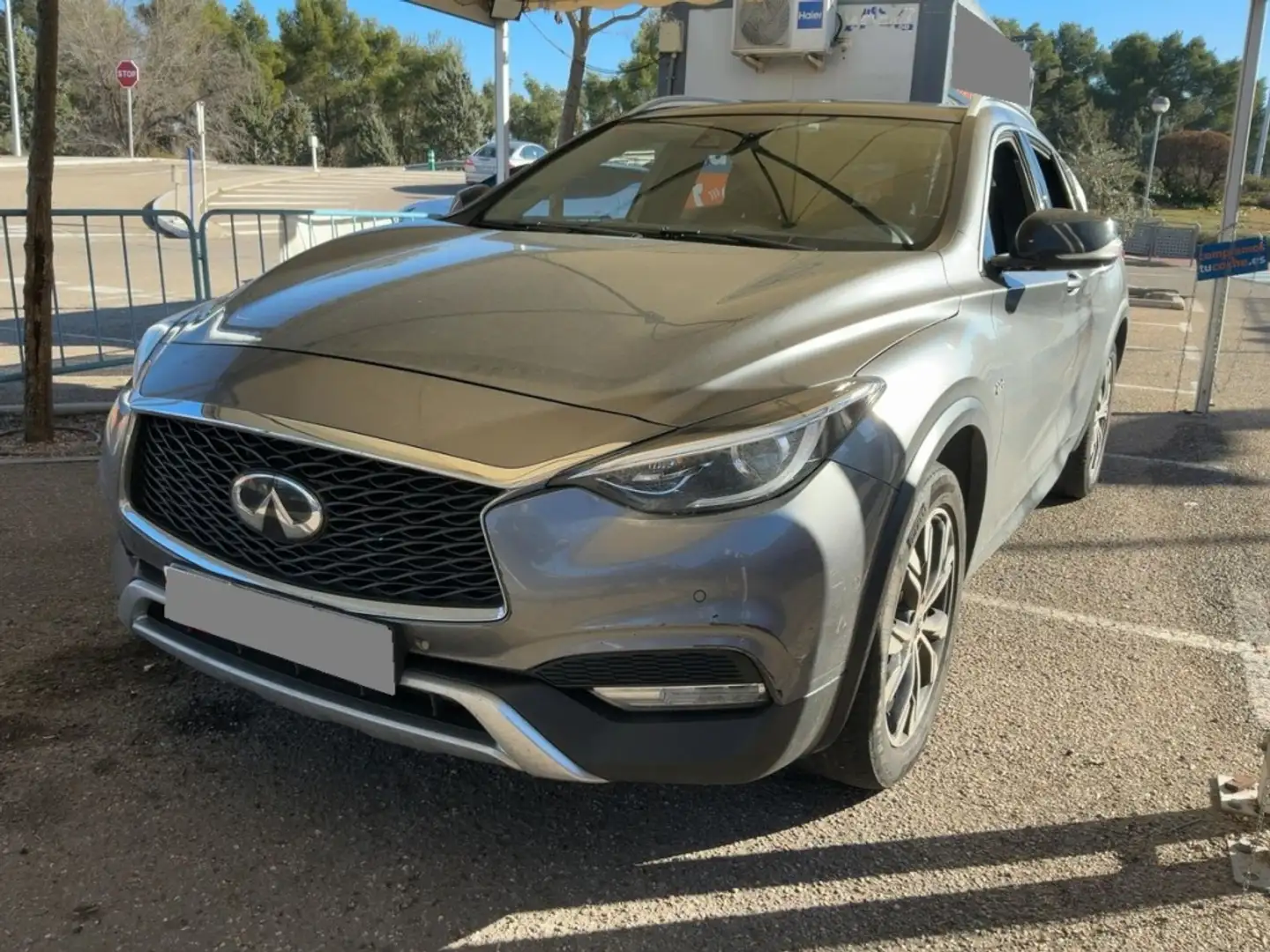 Infiniti QX30 2.2d Premium Tech AWD 7DCT Grau - 1
