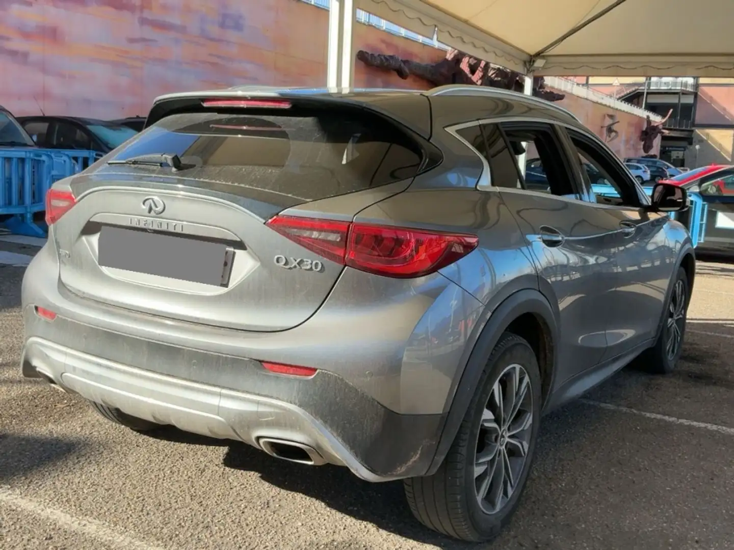 Infiniti QX30 2.2d Premium Tech AWD 7DCT Grau - 2