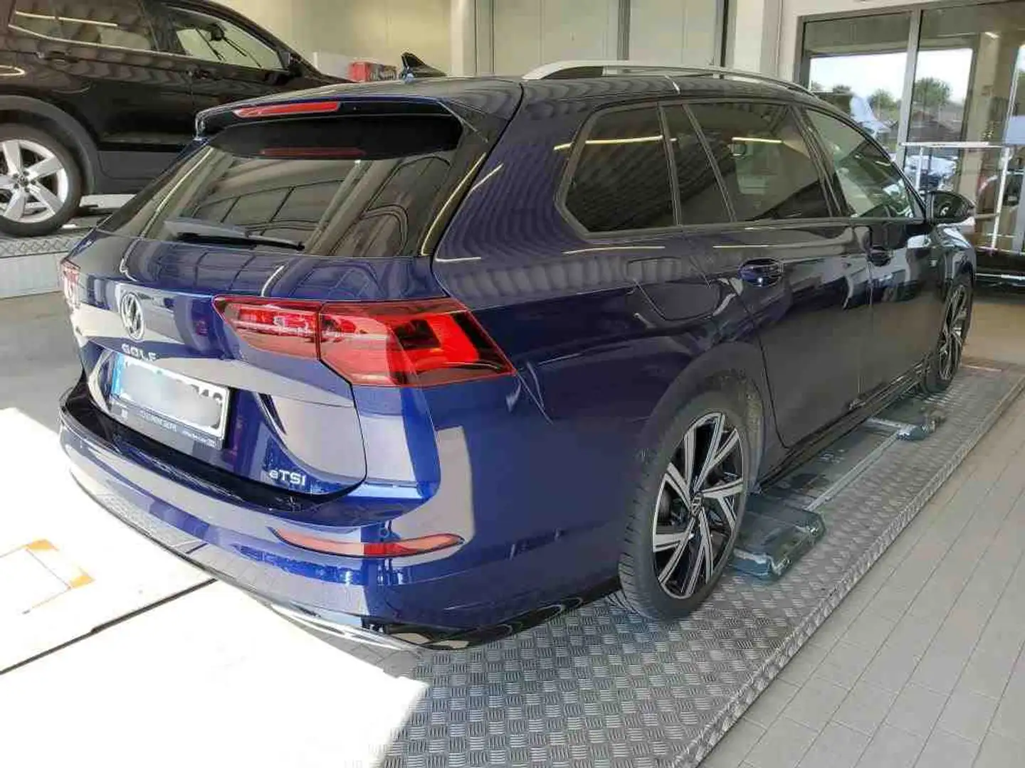 Volkswagen Golf Variant R-Line 1.5 eTSI DSG Blau - 2