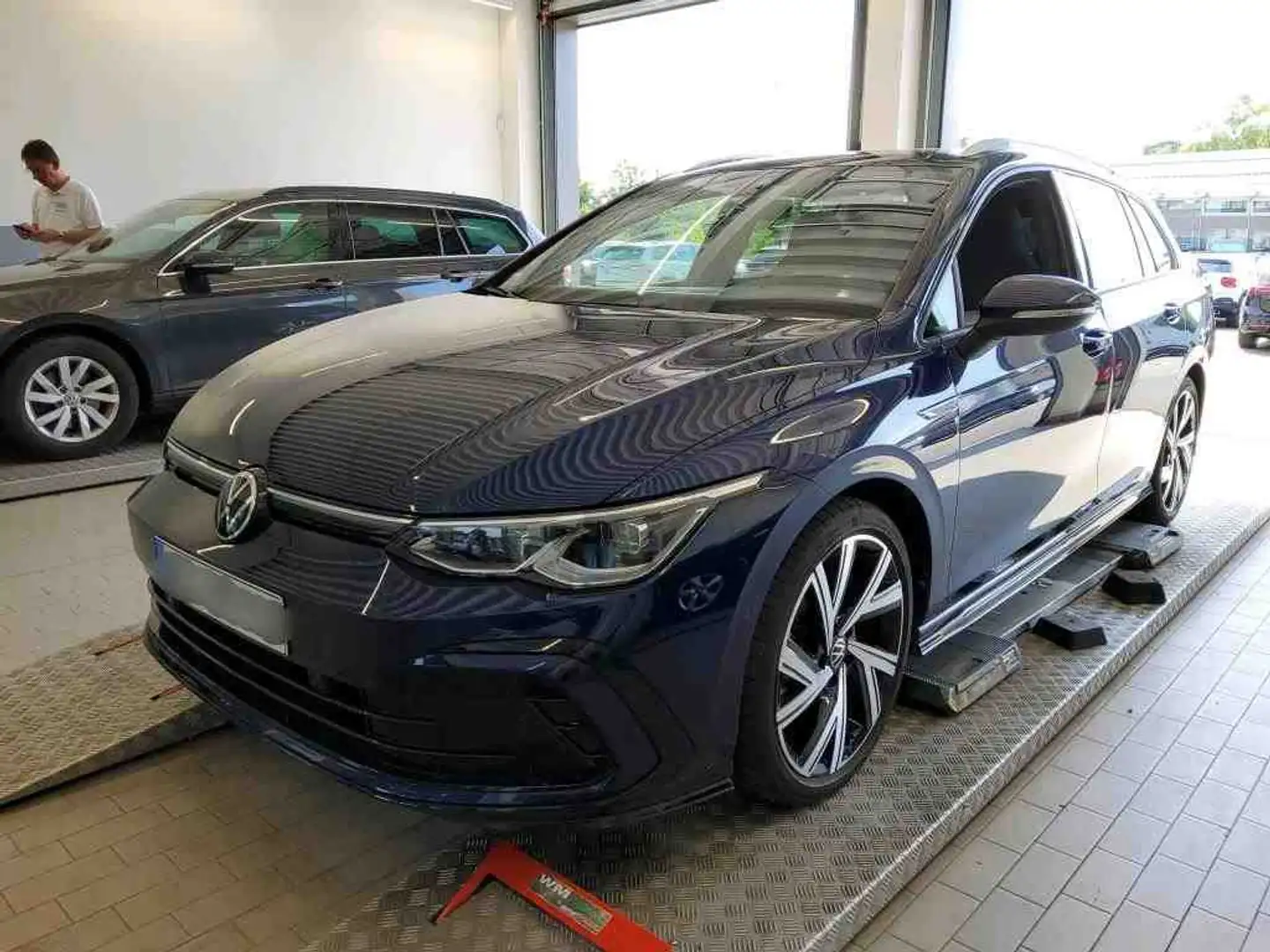 Volkswagen Golf Variant R-Line 1.5 eTSI DSG Blau - 1