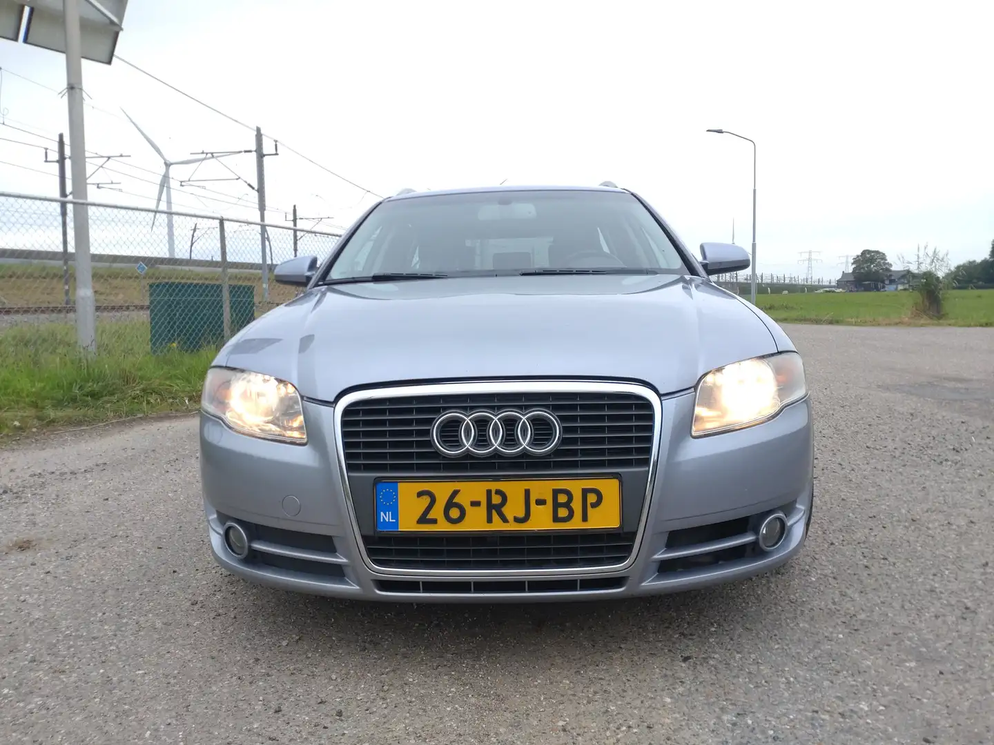 Audi A4 1.8 Turbo Pro Line Avant Airco Trekhaak NIEUWE APK Grijs - 2