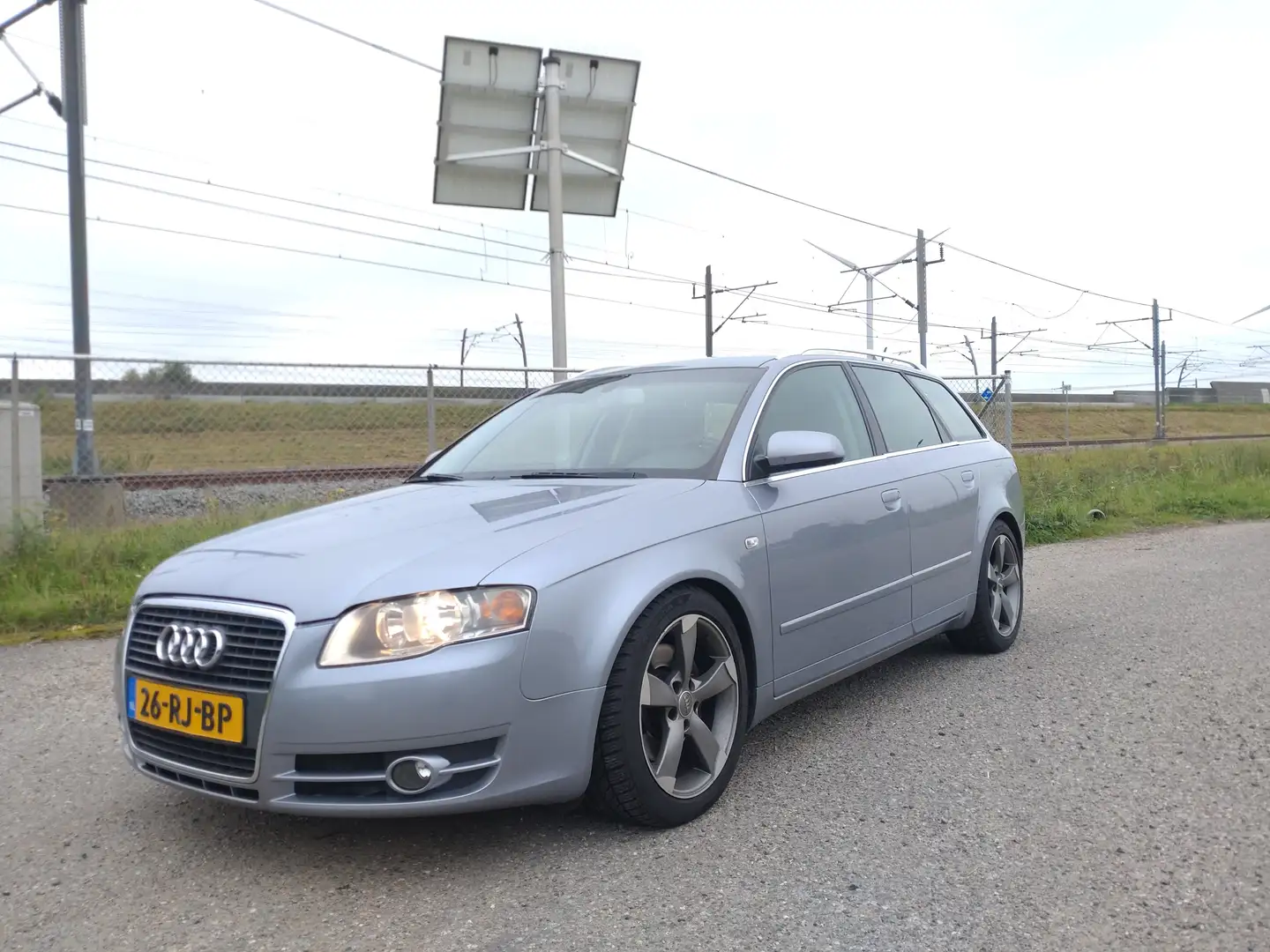 Audi A4 1.8 Turbo Pro Line Avant Airco Trekhaak NIEUWE APK Grijs - 1