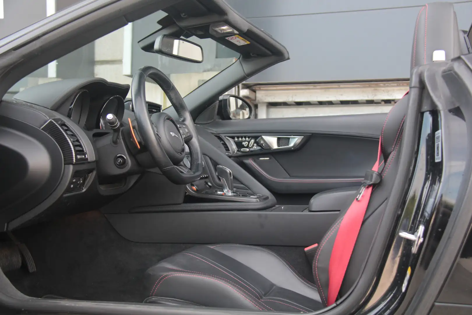 Jaguar F-Type 5.0 V8 S Convertible Zwart - 2