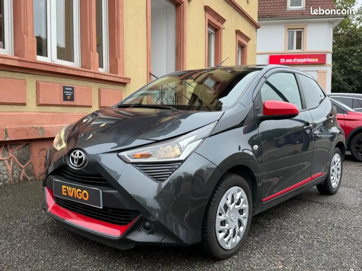 Toyota Aygo 1.0 VVTI 70 X-PLAY-CAMERA DE RECUL-BVM-GARANTIE 6 MOIS Gris - 2