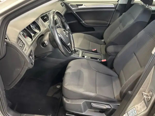 Volkswagen Golf view 9