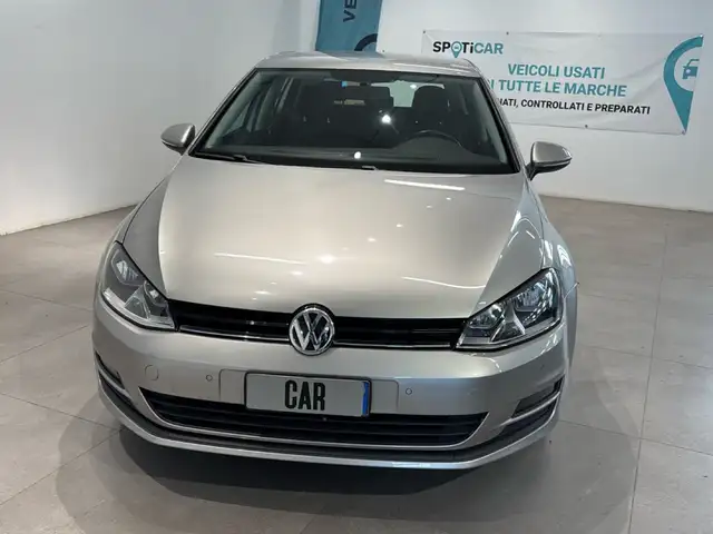 Volkswagen Golf view 2
