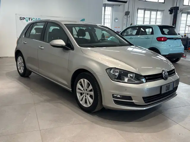 Volkswagen Golf view 3