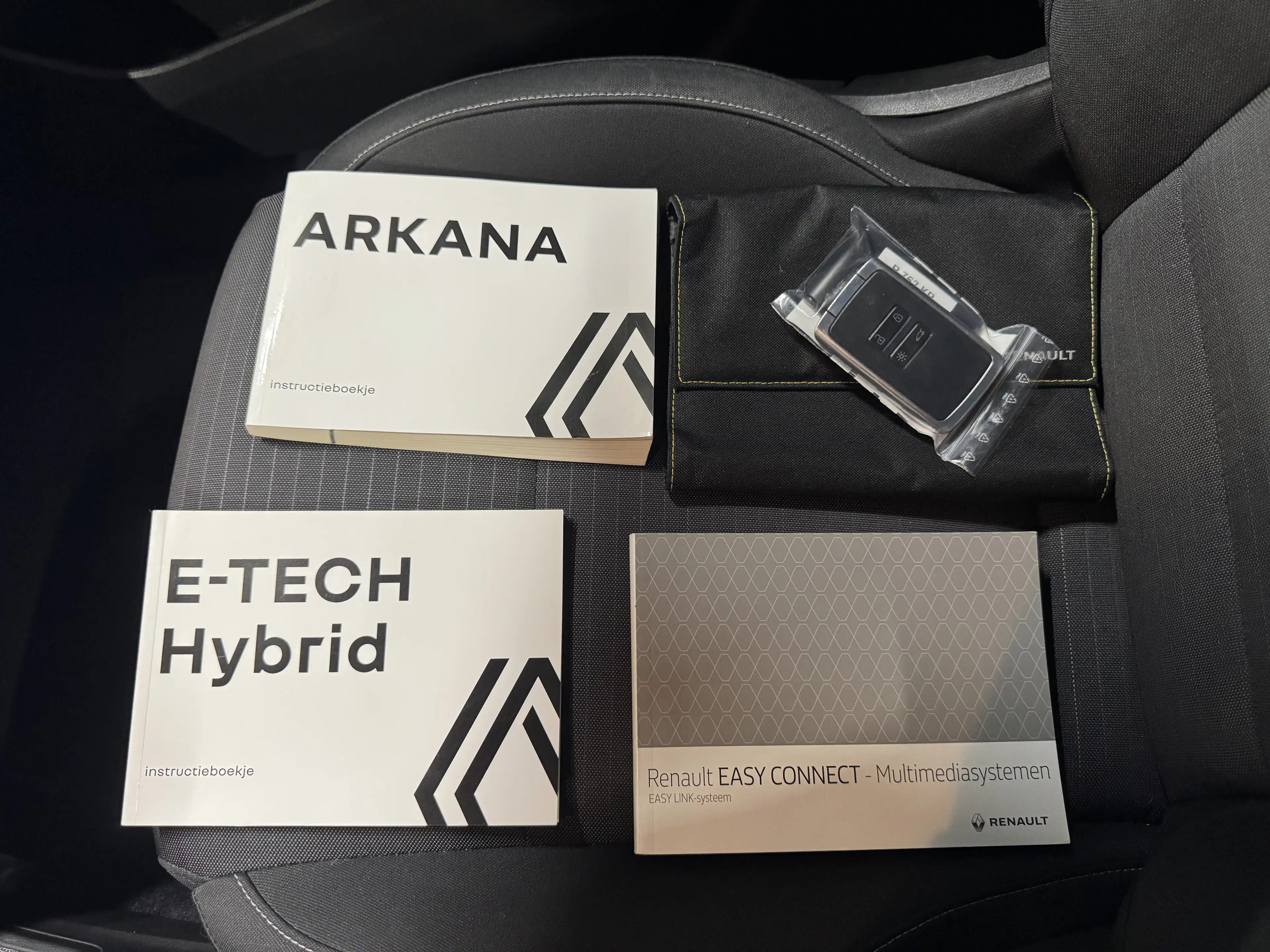 Renault Arkana 1.6 E-Tech Hybrid 145 Zen SOH 93% | Navi | Camera — photo 30