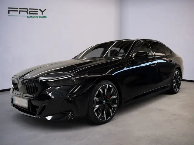 BMW i5 eDrive40 M | Black Sapphire | B&W
