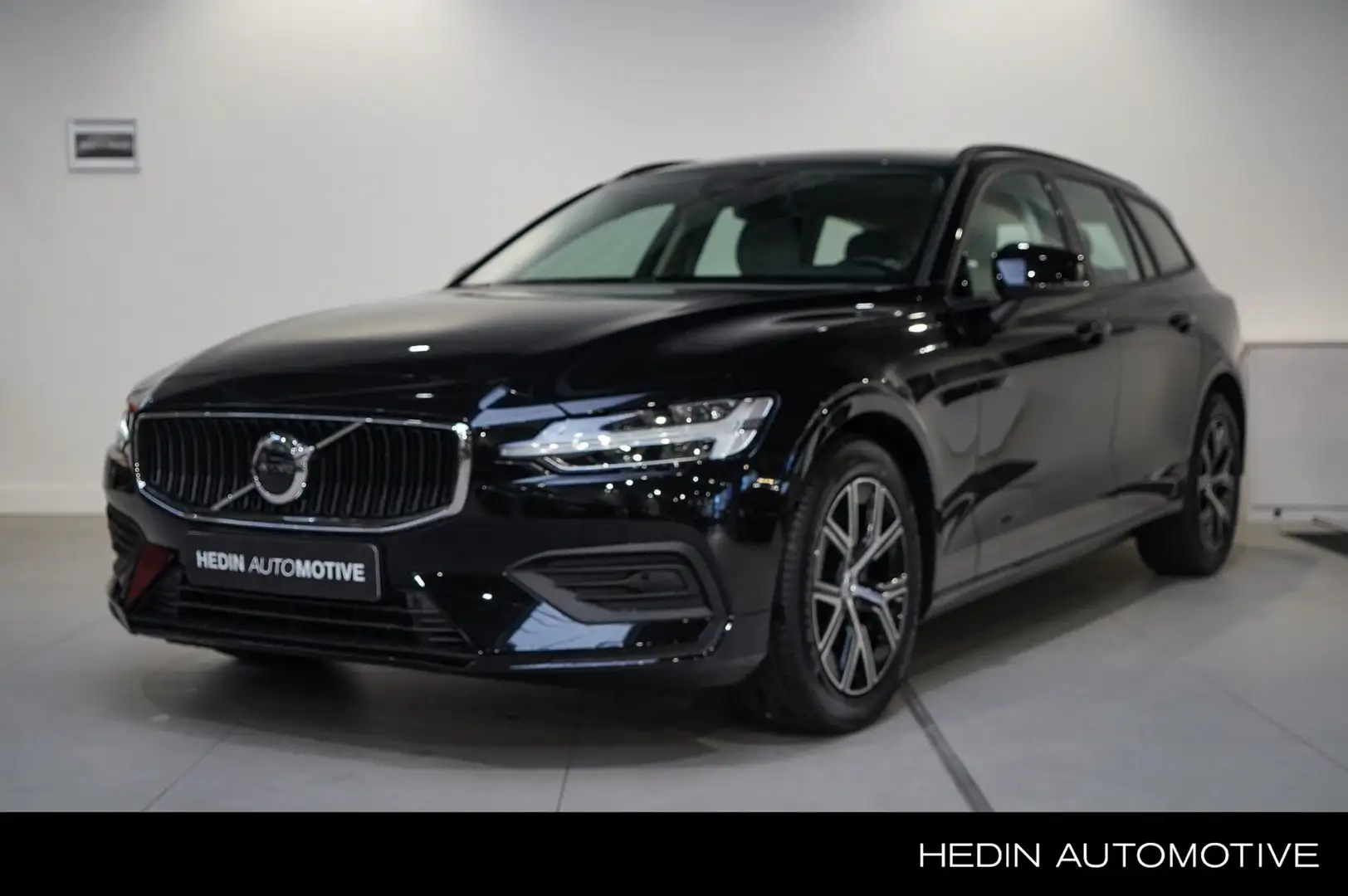 Volvo V60 B3 Essential Mild Hybride Automaat 163pk | Trekhaa Noir - 1