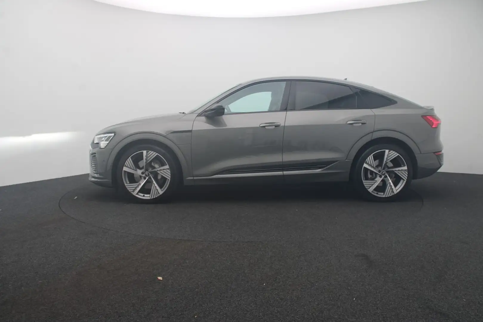 Audi Q8 Sportback e-tron 50 quattro S line LED Navi Grau - 2