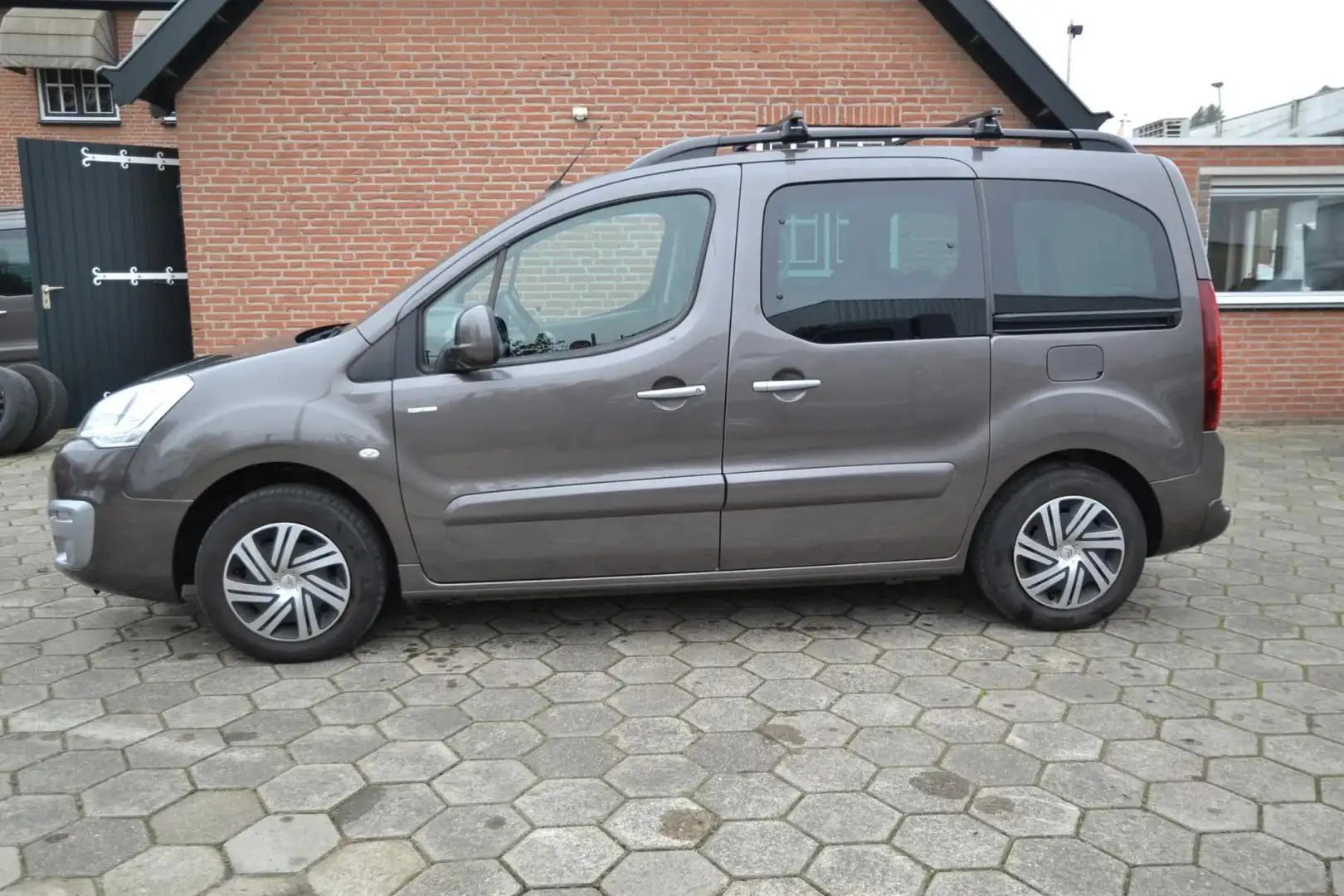 Peugeot Partner Tepee 1.2 PureTech Allure Grau - 2