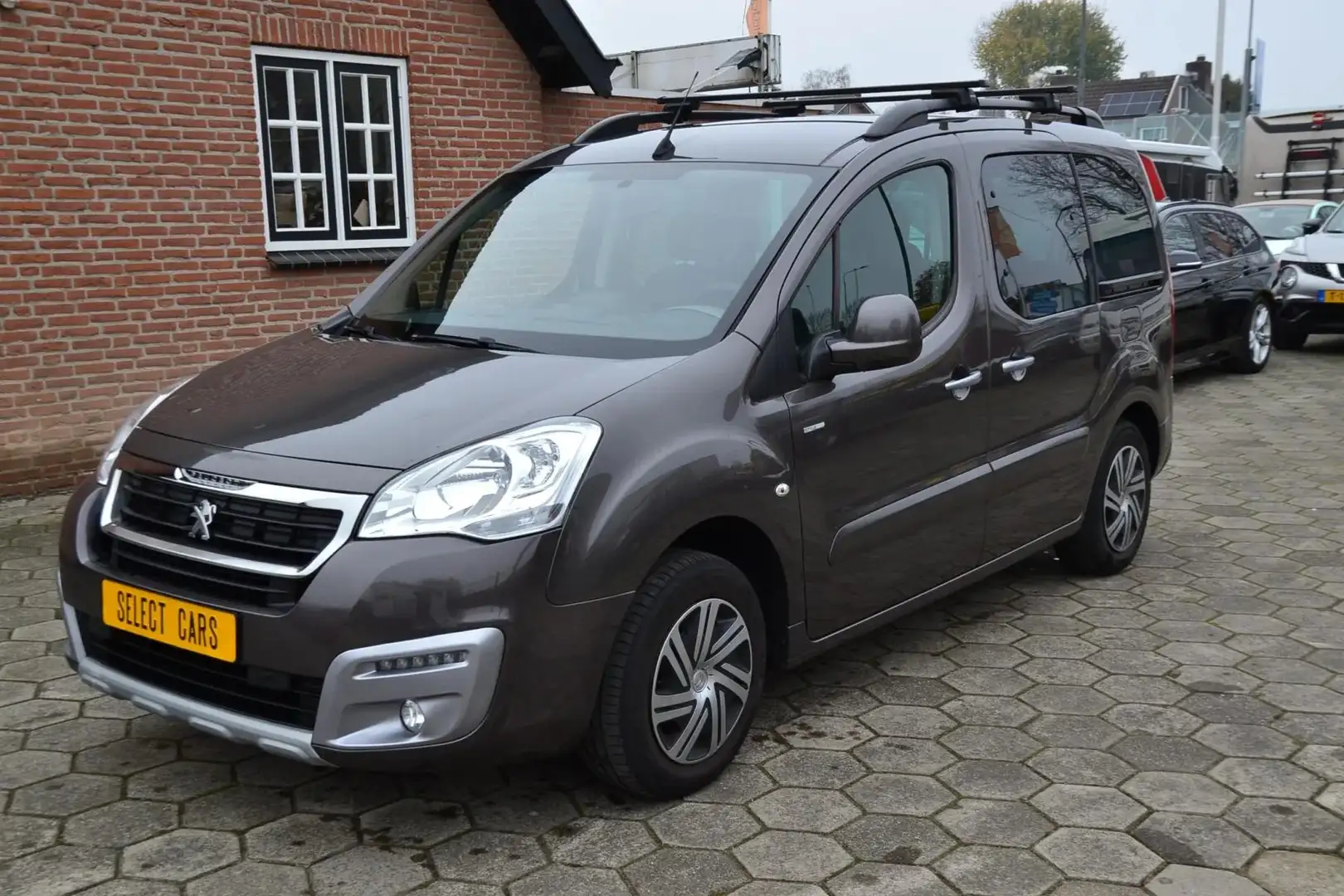 Peugeot Partner Tepee 1.2 PureTech Allure Grau - 1